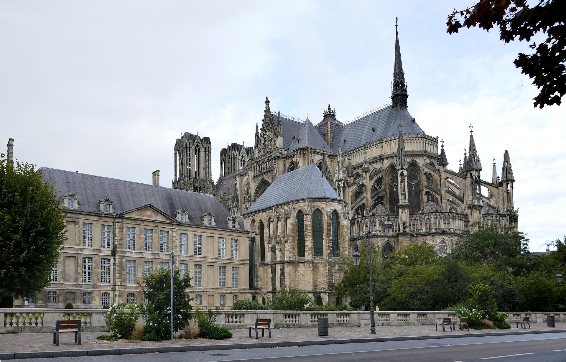 Notre-Dame Cathedral of Paris One-Hour Interior & Exterior Tour