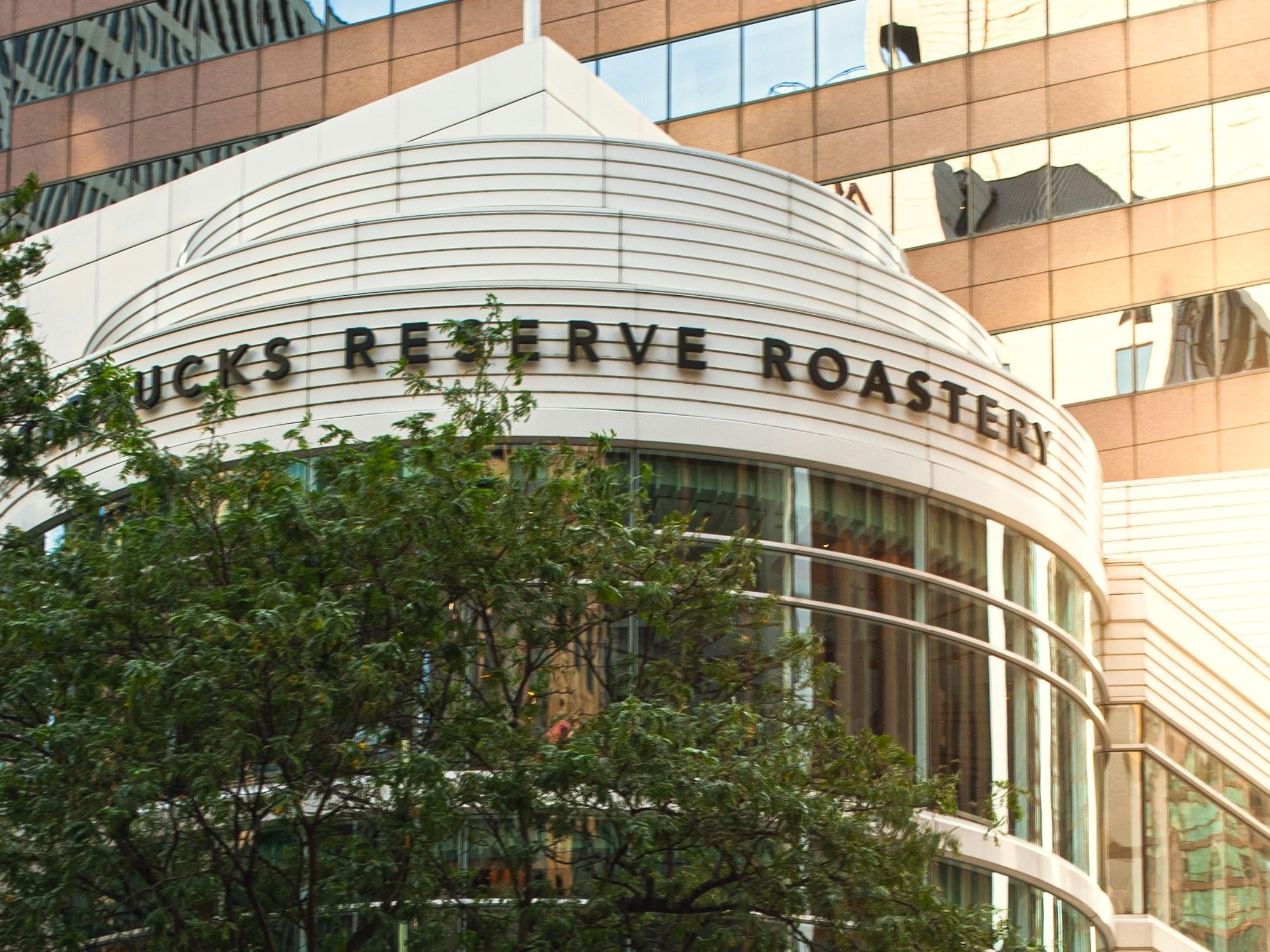 遠離主要街道,去尋找隱藏的瑰寶、精品店和優雅的設計師商店 遠離主要街道,去尋找隱藏的瑰寶、精品店和優雅的設計師商店