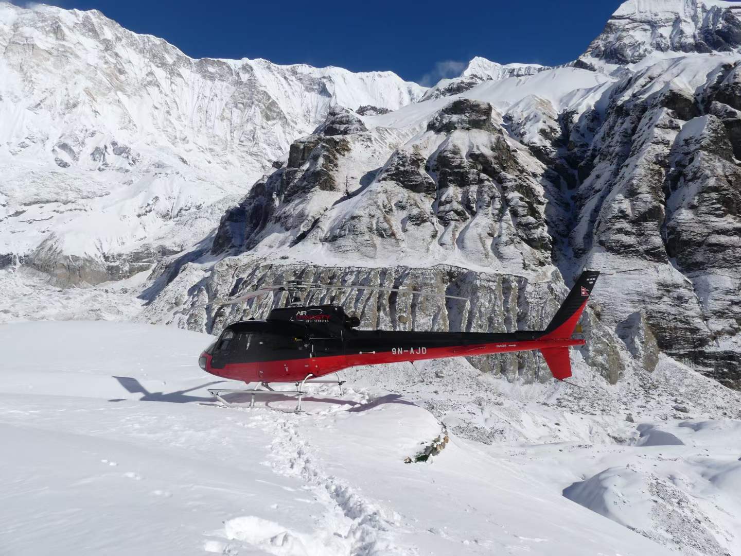 安納布爾納峰基地營直升機之旅