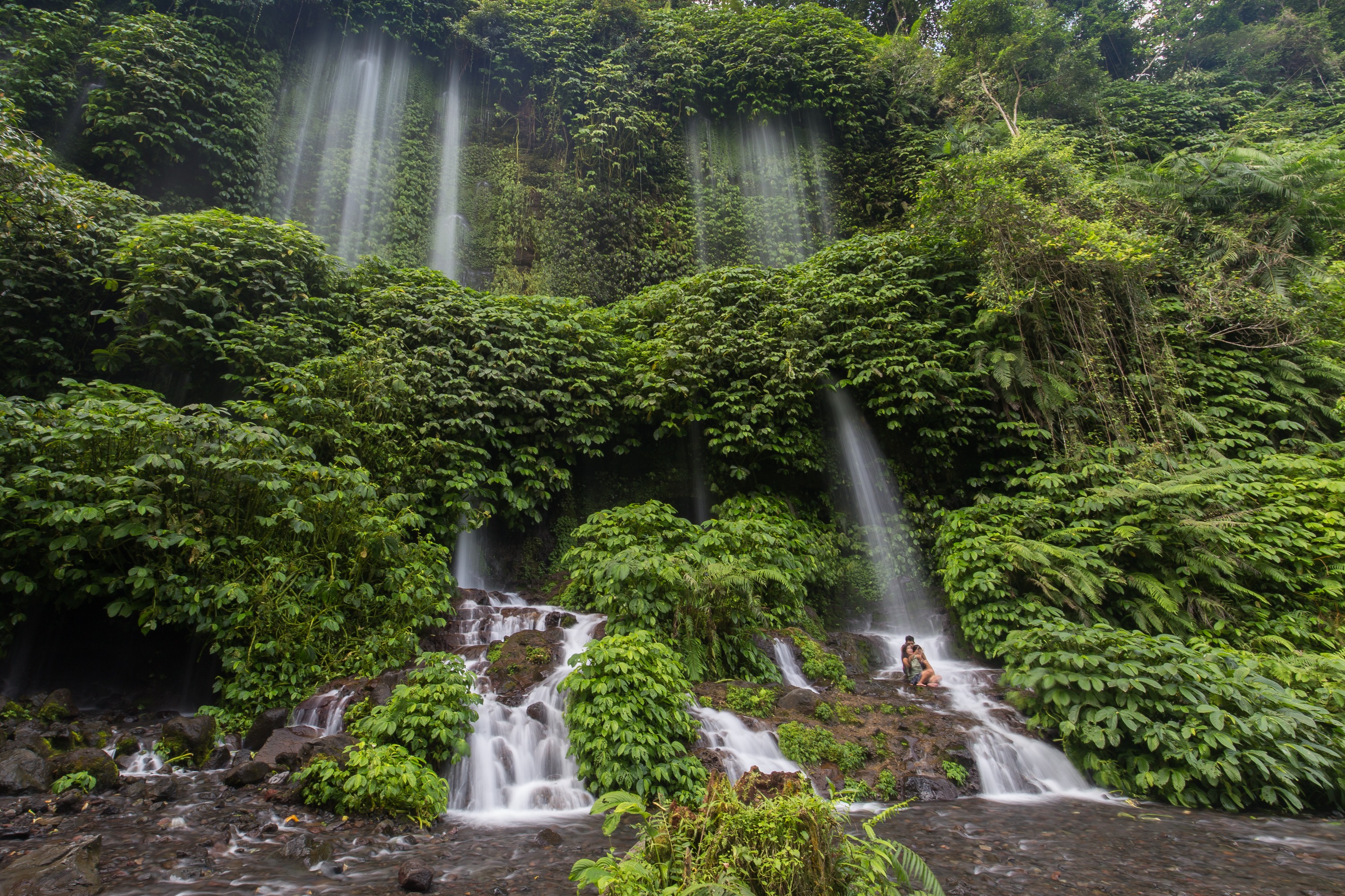 龍目島 Benang Stokel 和 Benang Kelambu 瀑布之旅