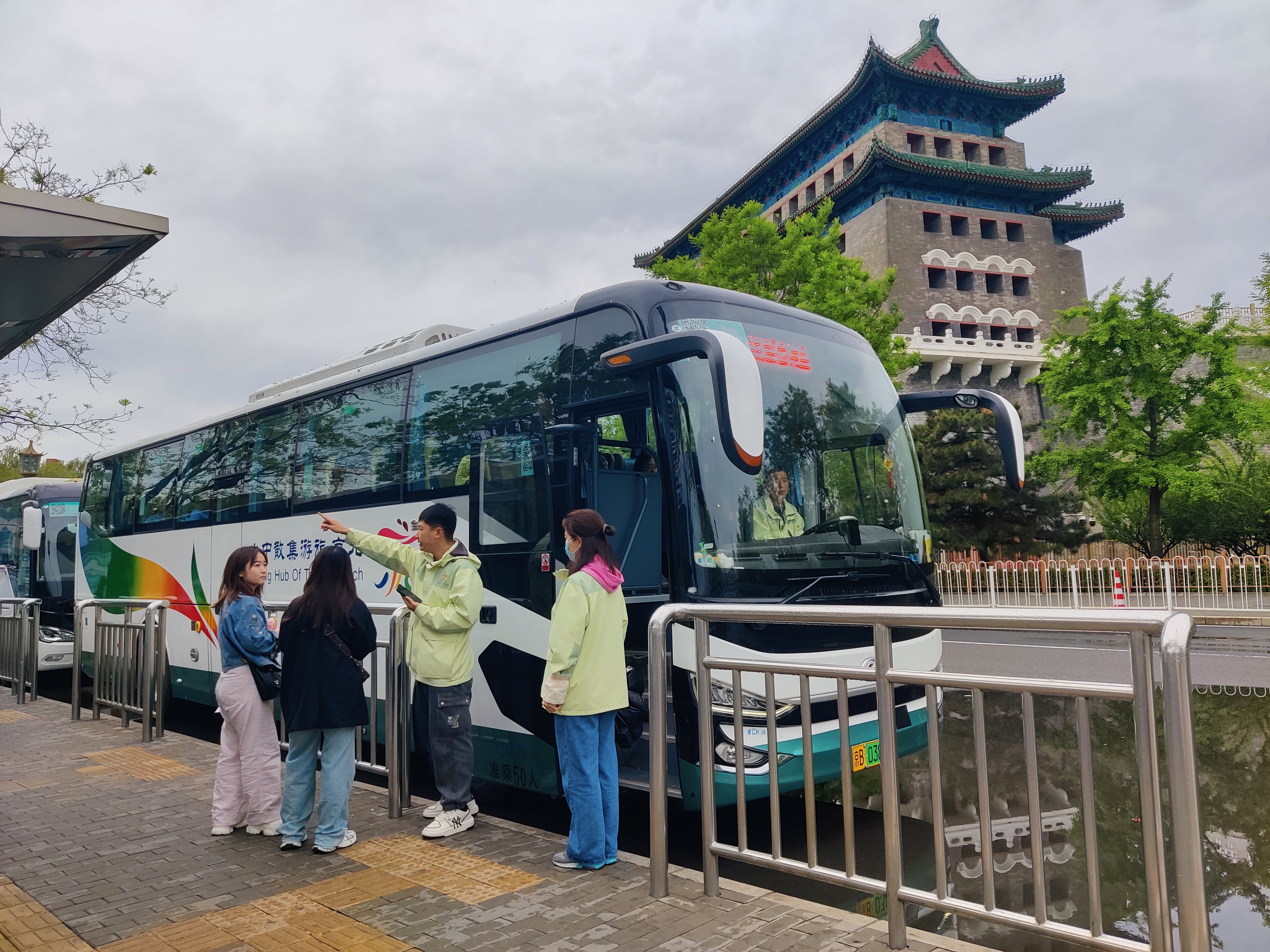 Mutianyu Buyuk Devori + Chang'an prospekti tungi ko'rinish sayr qilish avtobusi