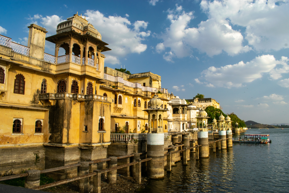 Udaipur in Half a Day: Guided Sightseeing Tour in Car with guide
