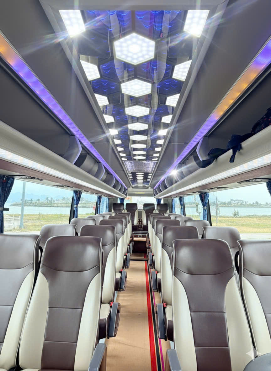 我們 2025 年全新世代的巴士絕對值得您考慮，它不僅現代化、行駛極為平穩、舒適、安全，更兼具經濟實惠的優點。