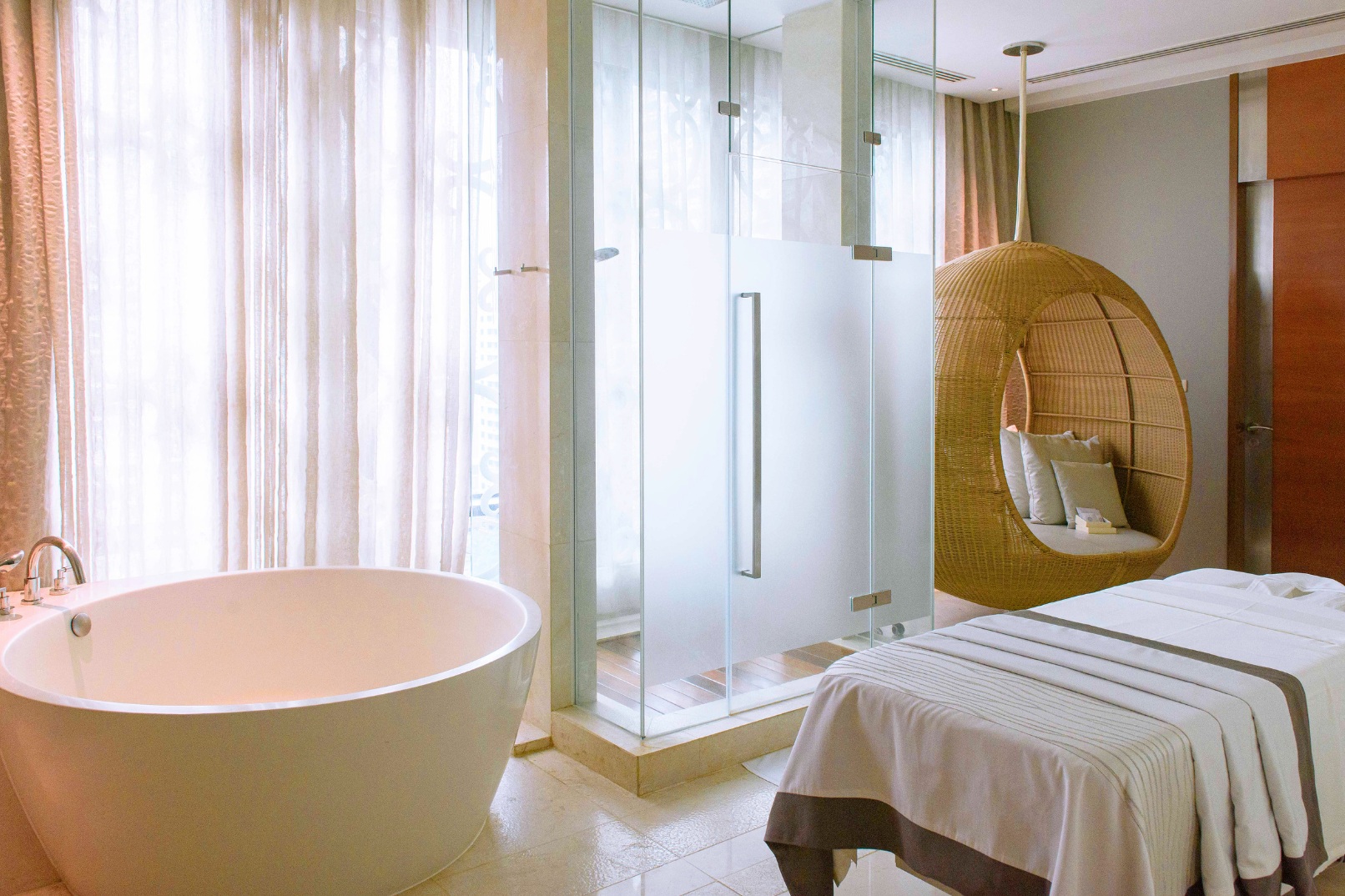 Longevity Hub by Clinique La Prairie Experience in Bangkok