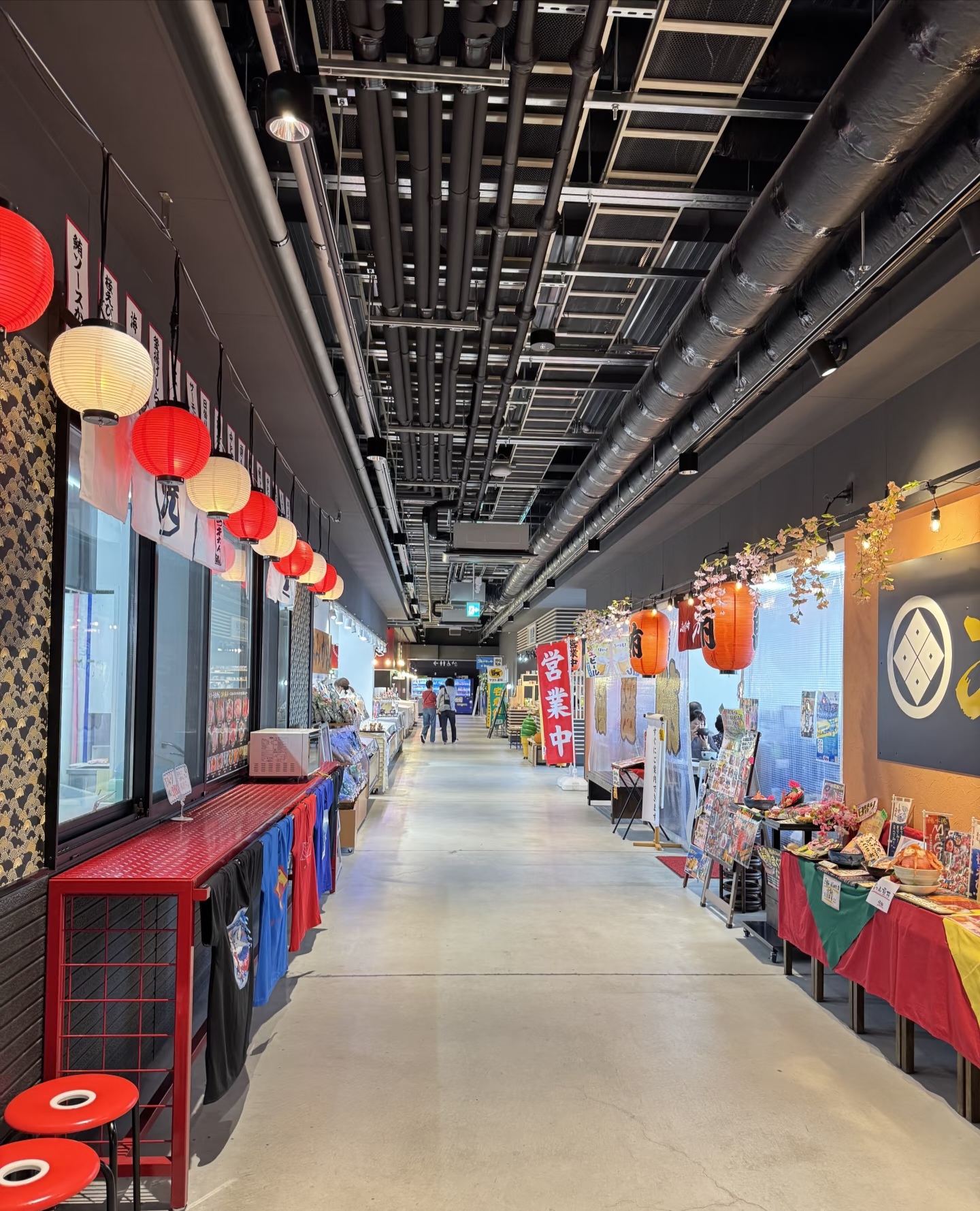 清水魚市場是一處融合了海鮮交易與美食體驗的場所,是受當地居民喜愛的美食聖地。 清水魚市場是一處融合了海鮮交易與美食體驗的場所,是受當地居民喜愛的美食聖地。