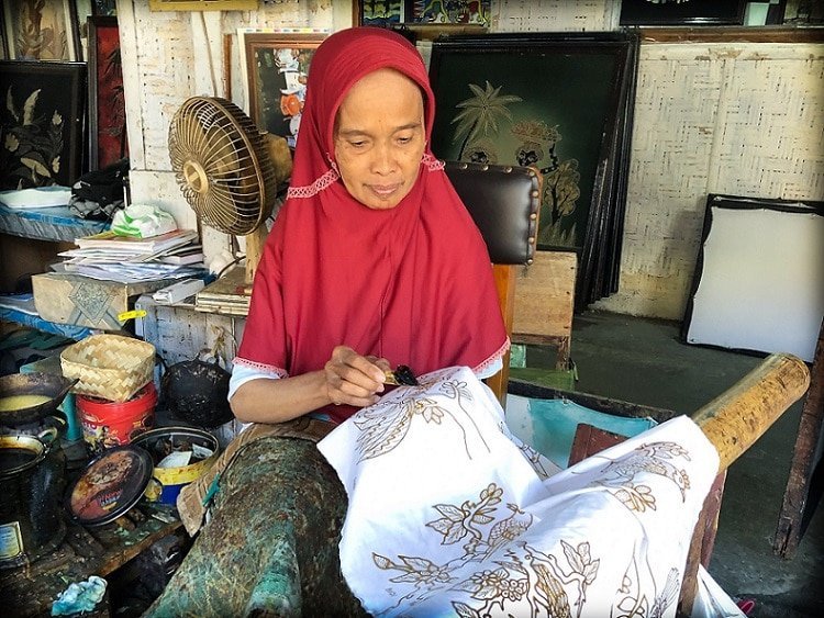 Yogyakarta Batik Making Class with Visit to Royal Kraton & Tamansari