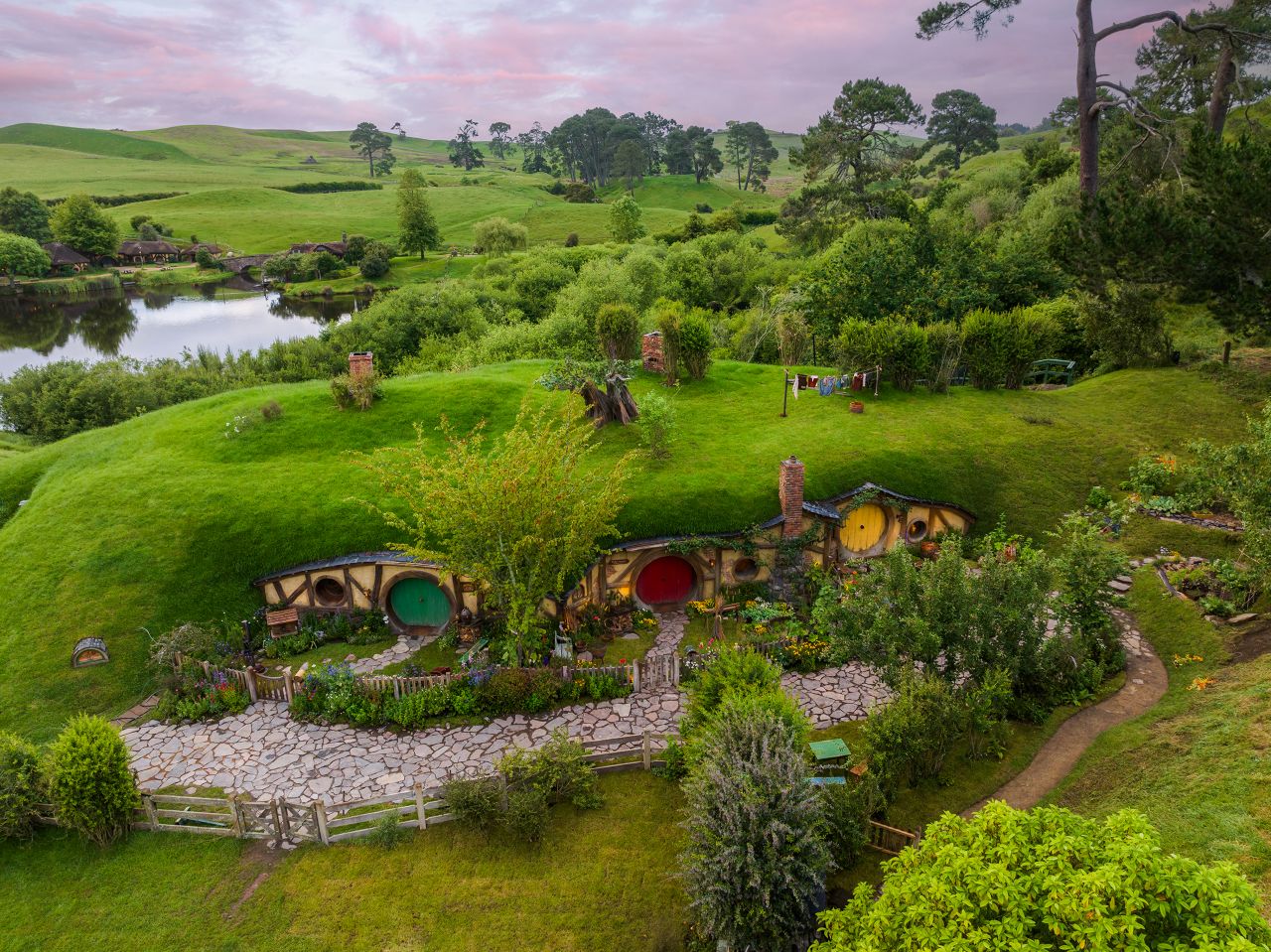 Hobbiton and Waitomo Caves Full Day Tour
