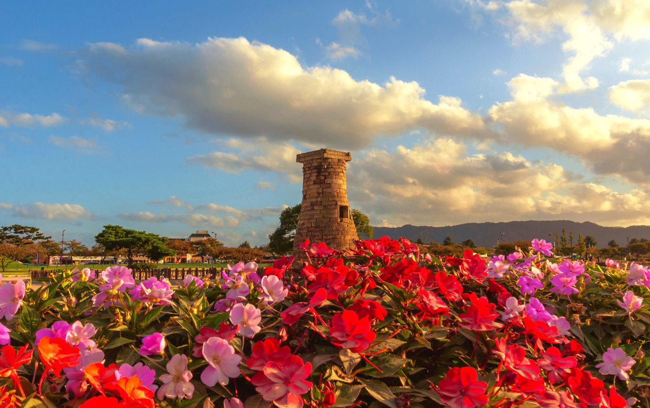 瞻星臺建於 7 世紀新羅善德女王時期，展現古代韓國高度發展的天文科學技術。