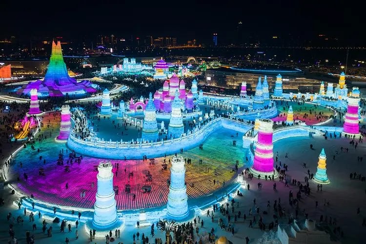 東北哈爾濱私人小團半日夜遊（哈爾濱冰雪大世界+冰雪節+專車接送）