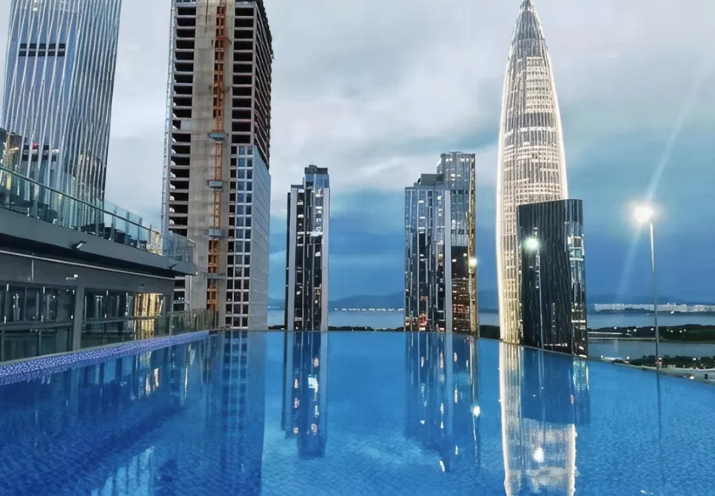 Shenzhen Pengrundah Hyde Hotel Accommodation Package | Landscape Pool | Next to Houhai Metro Station