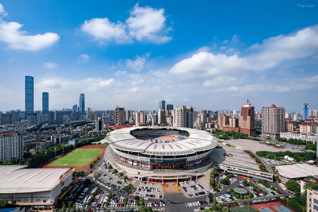 [Near May First Square] Elegant Hotel Package near May First Square and Helong Stadium, Changsha