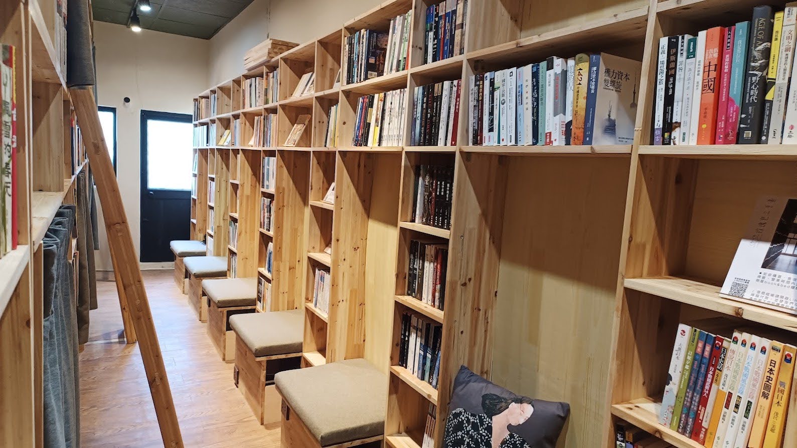 Treehouse Bookstore beside the moat in Hsinchu