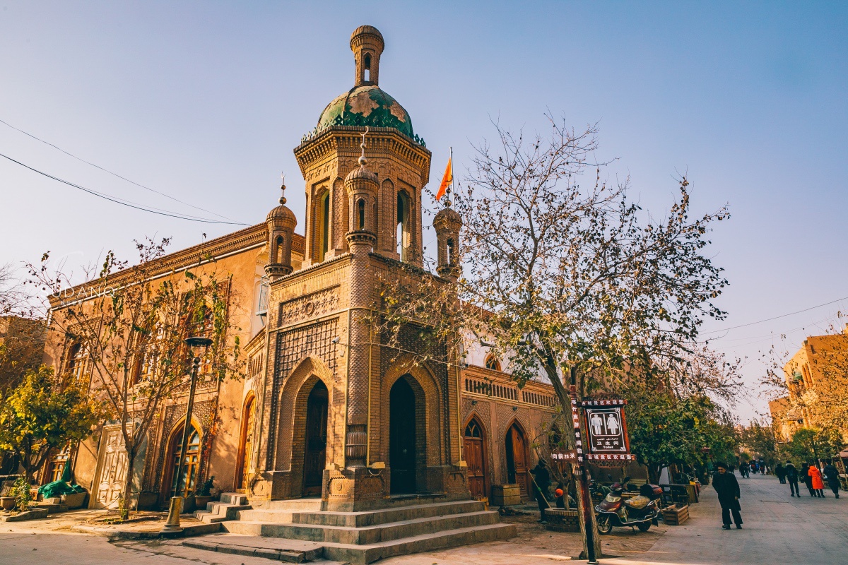 A leisurely walk through the ancient city of Kashgar. One-day private tour of Kashgar