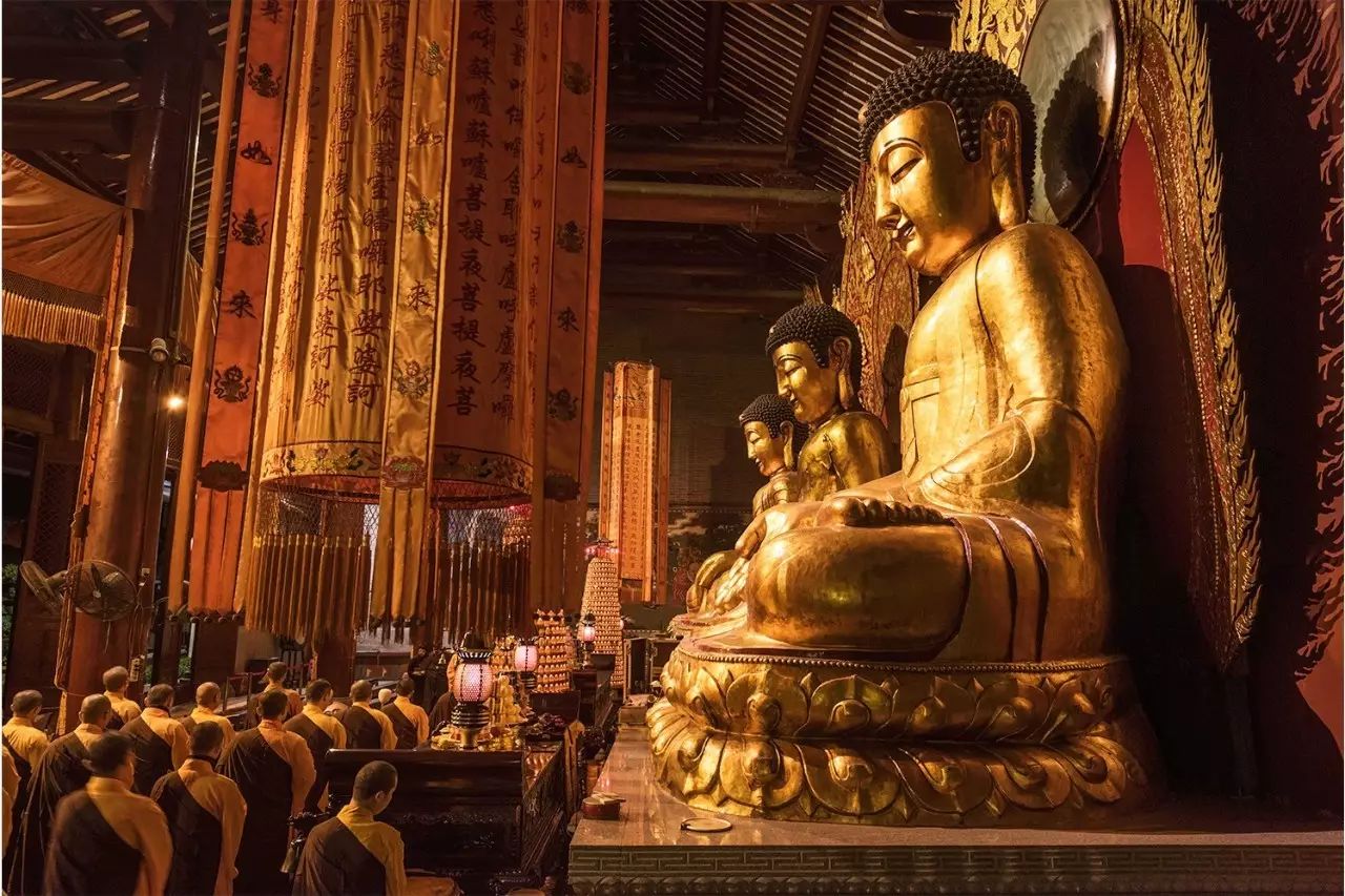 Guangzhou Intangible Cultural Heritage·One-day Food Tour·Yongqingfang+Litchi Bay+Pantang Wuyue+Chen Clan Academy+Beijing Road Pedestrian Street+Big Buddha Temple+Shamian+Huangsha Seafood Market