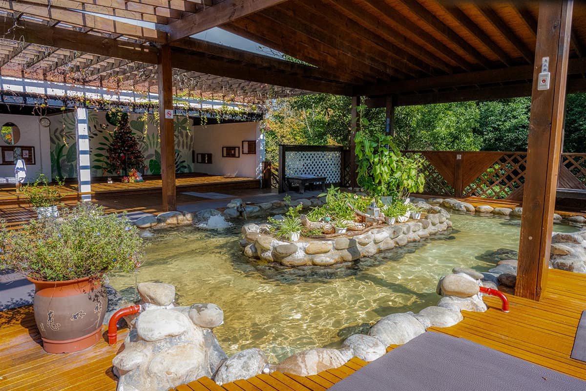 Lakeside Flower Time - Open-Air Bathing Ticket