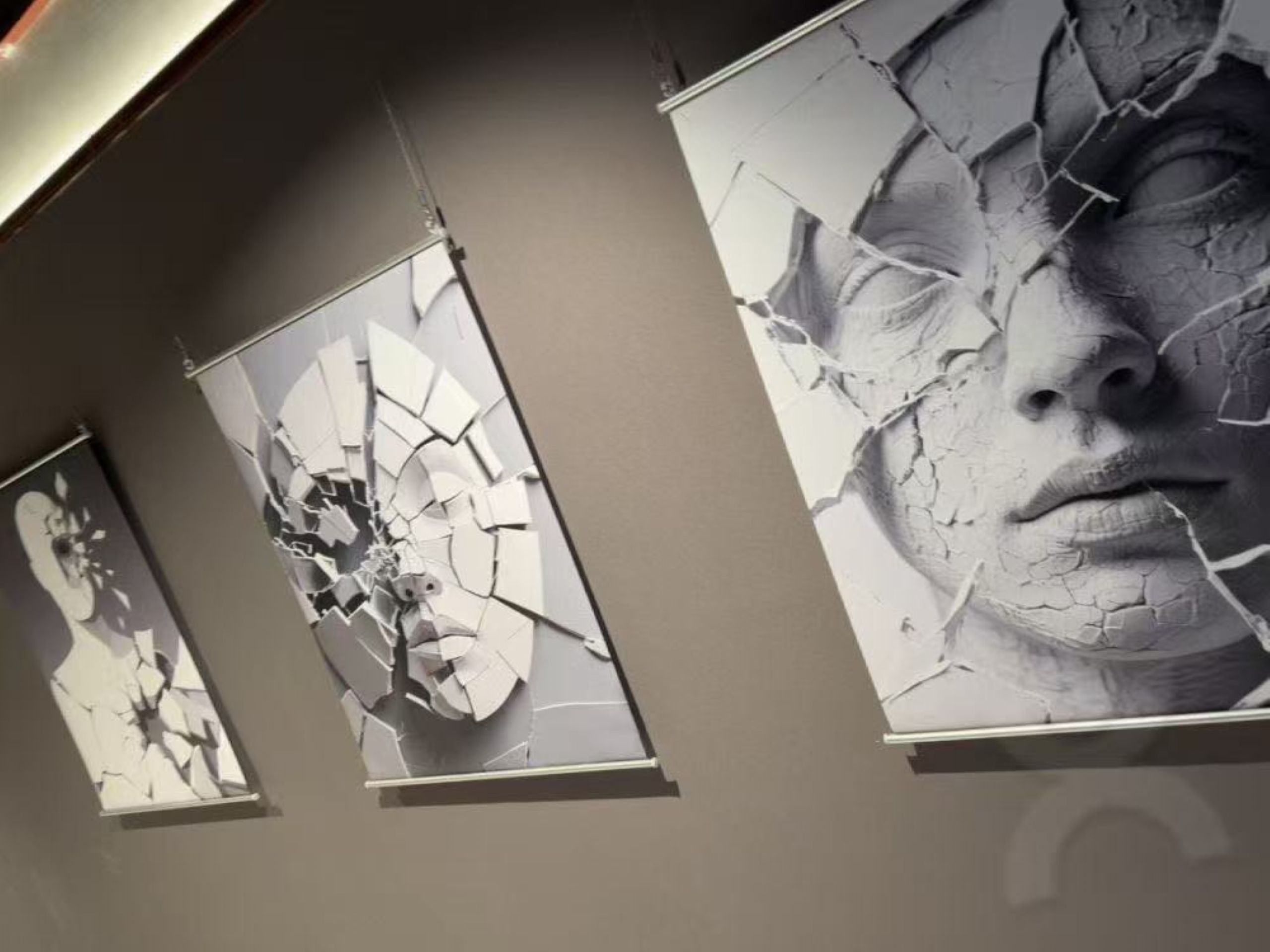 這裡的灰色，並非單調與沉悶的象徵，而是一種蘊含著豐富內涵的色彩語言