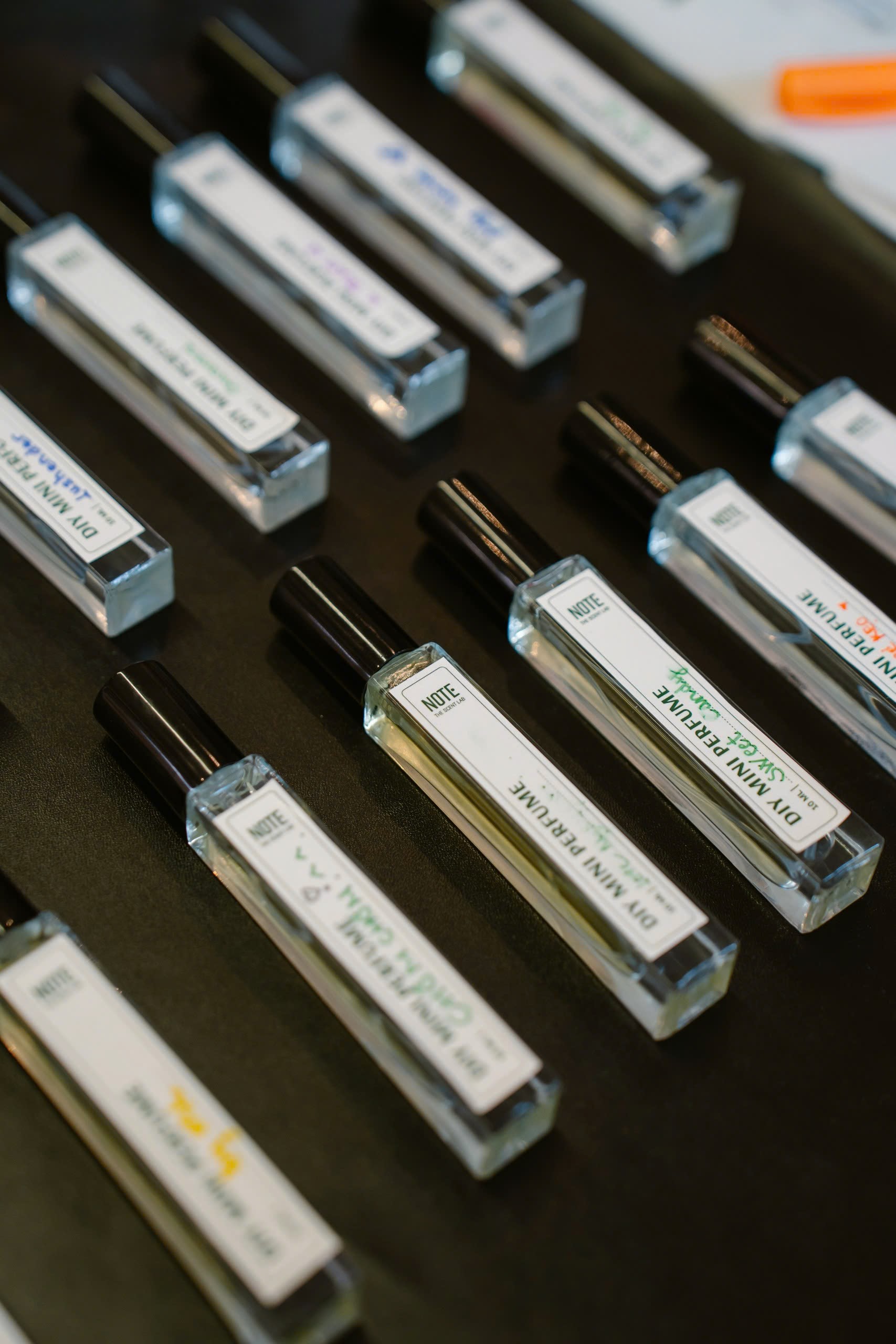NOTE - The Scent Lab在河內舉辦的香水和蠟燭製作工坊