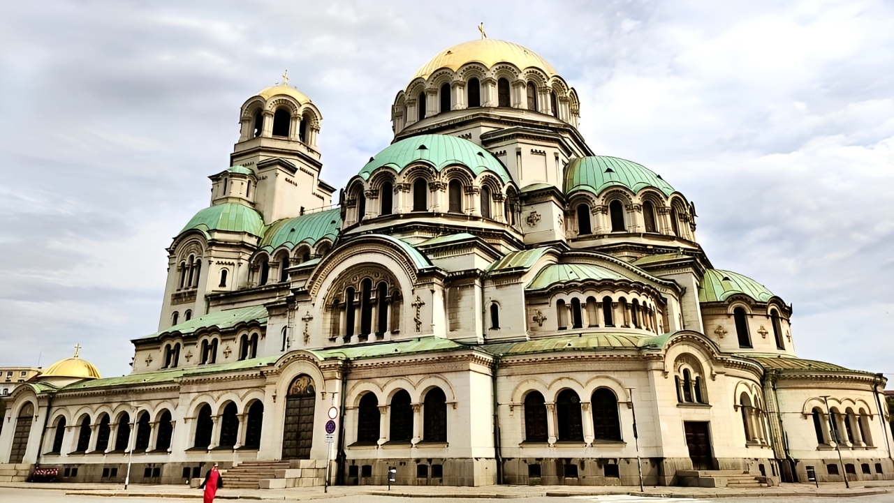 Private and ultimate walking tour in Sofia