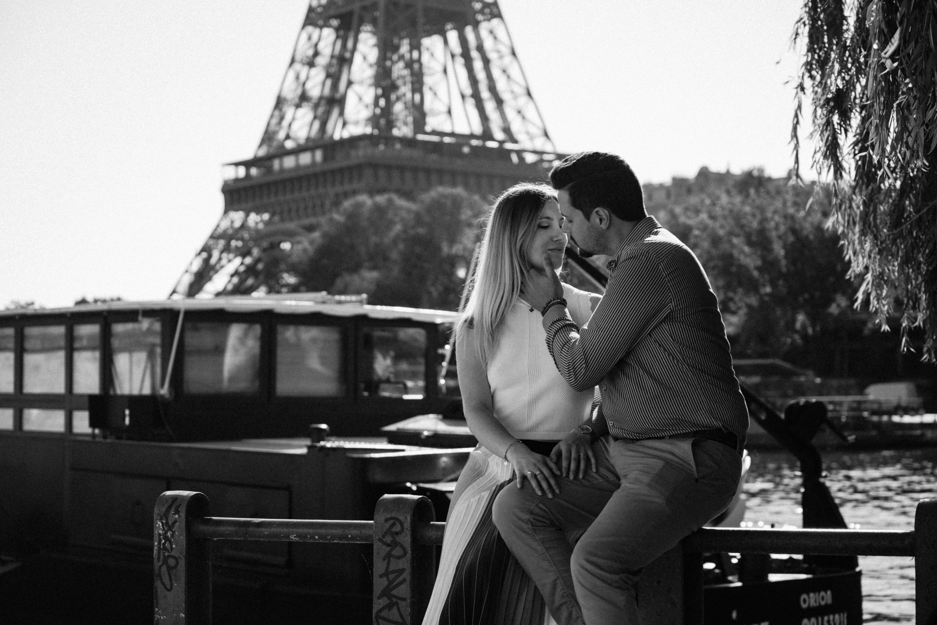 Paris Photographer - Professional Photos around the Eiffel Tower