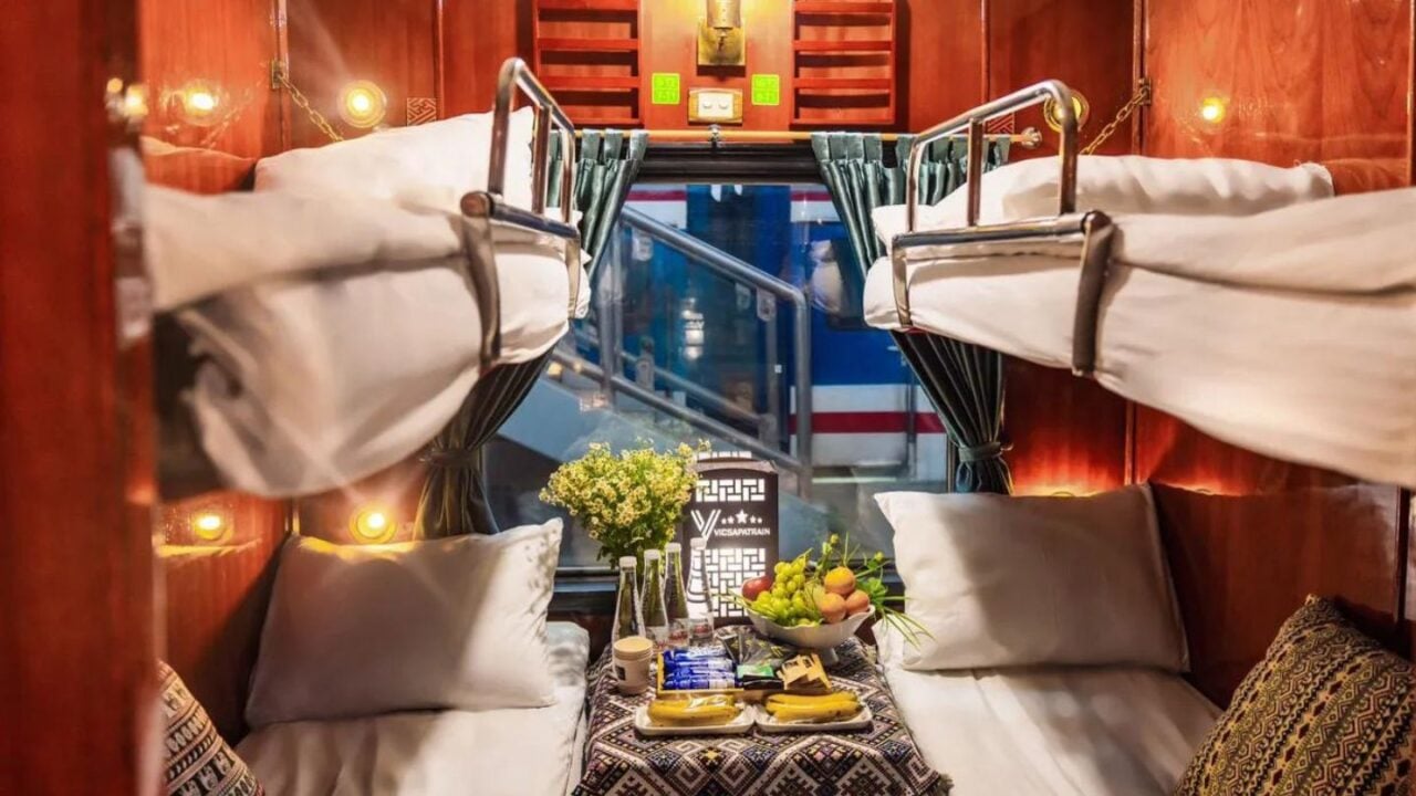 搭乘舒適的夜間火車臥鋪,輕鬆往返河內與北部山區。 搭乘舒適的夜間火車臥鋪,輕鬆往返河內與北部山區。