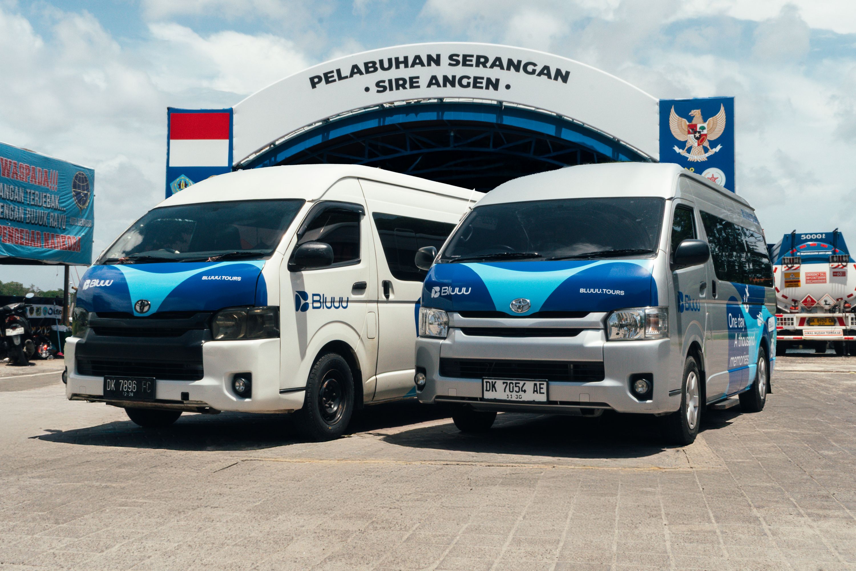 我們的免費 Bluuu 廂型車沿便捷路線行駛，在坎古 / 貝拉瓦、巴圖貝里格、水明漾和勒吉安 / 庫塔設有指定接送點。