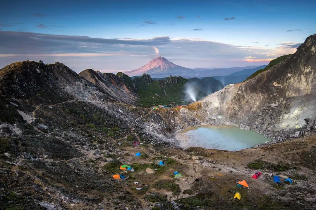 5-Days North Sumatra Tour : Jungle Trekking & Volcano Exploration 