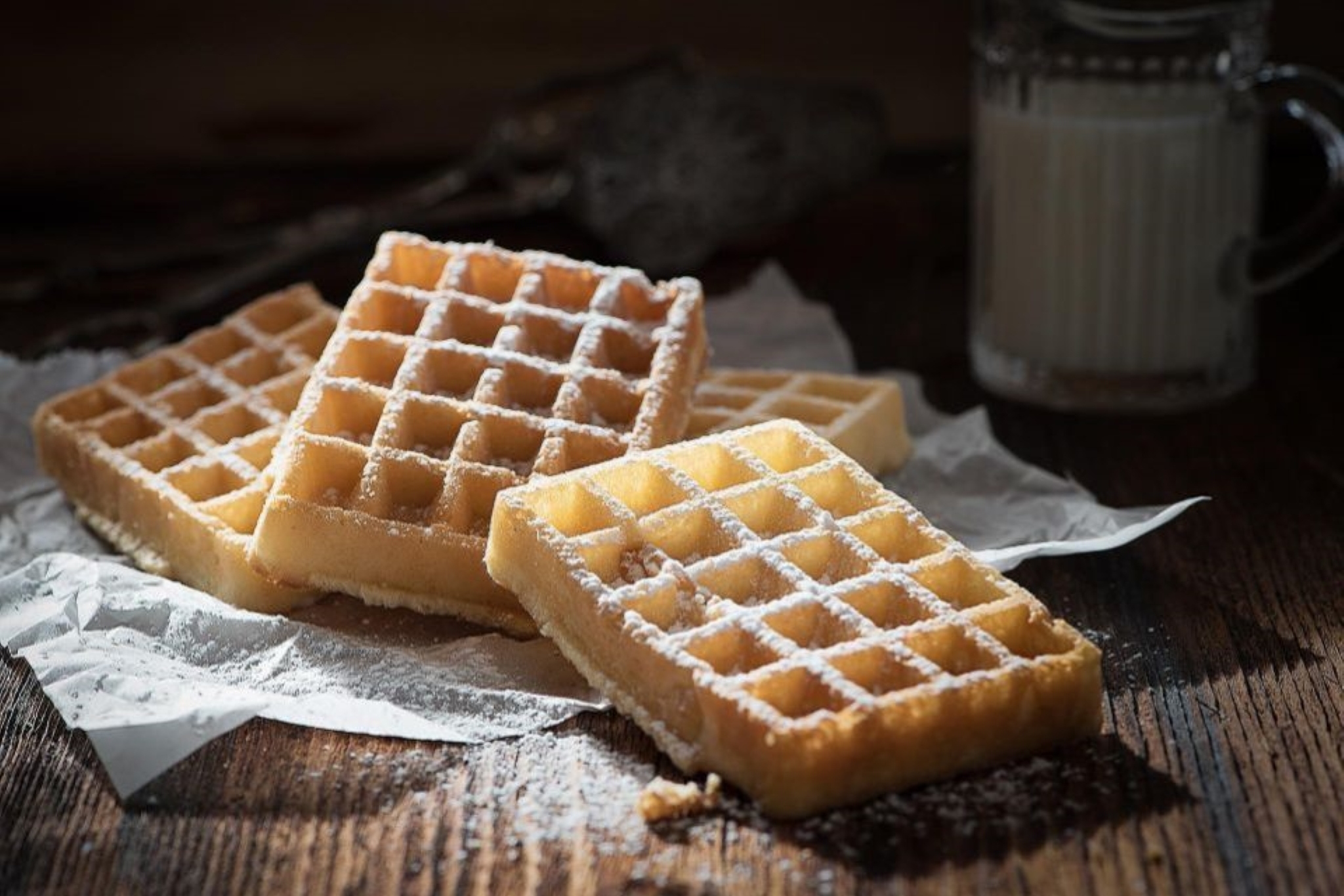 Paris Seine River Cruise Tour at Night with Waffle Tasting