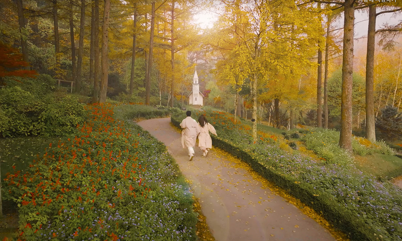 在色彩繽紛的背景前,拍下浪漫美照。 在色彩繽紛的背景前,拍下浪漫美照。