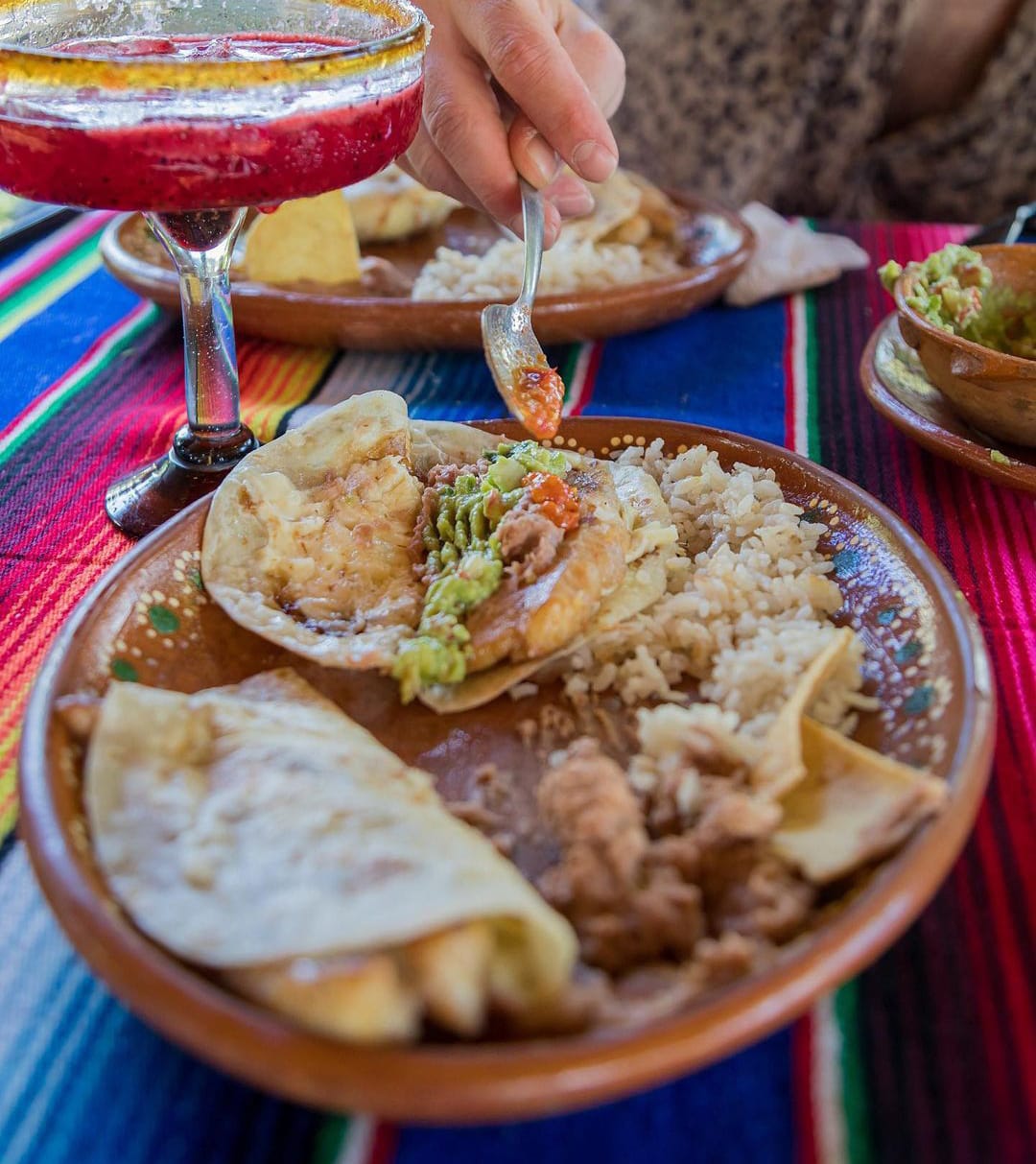 Enjoy lunch at a local restaurant in Miraflores.