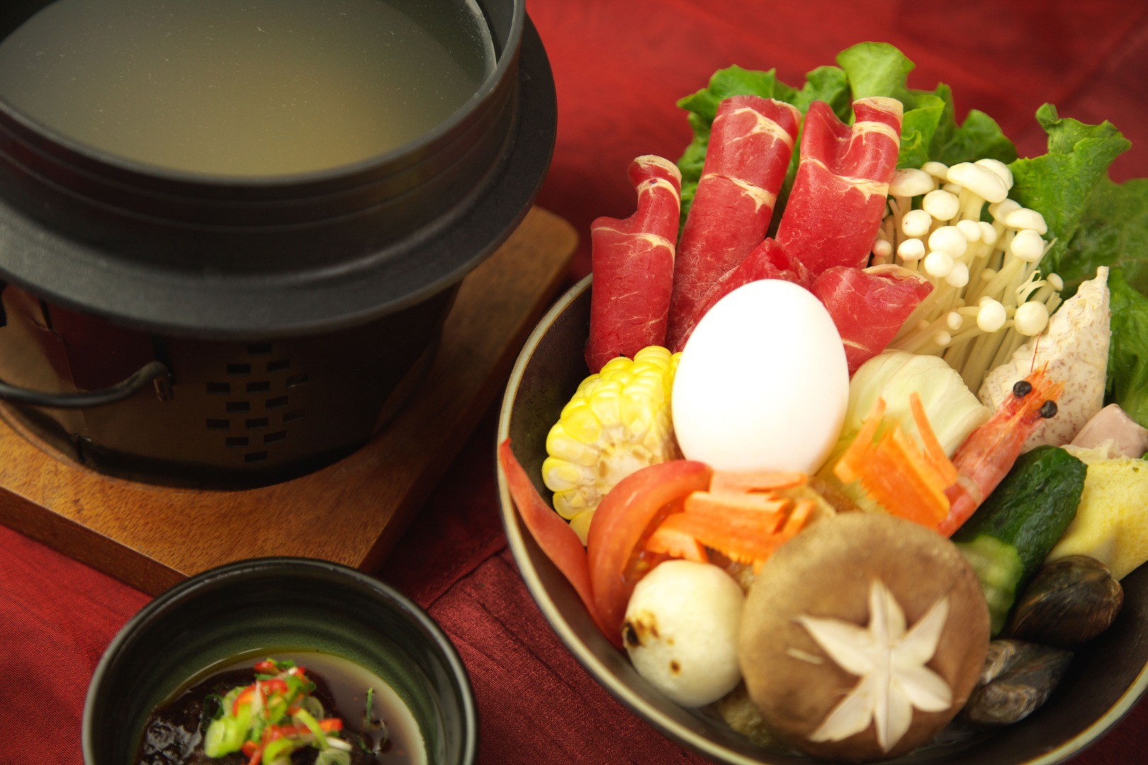 秋意漸濃,泡場暖呼呼的溫泉,再來鍋美味至極的熱湯,再幸福不過了 秋意漸濃,泡場暖呼呼的溫泉,再來鍋美味至極的熱湯,再幸福不過了