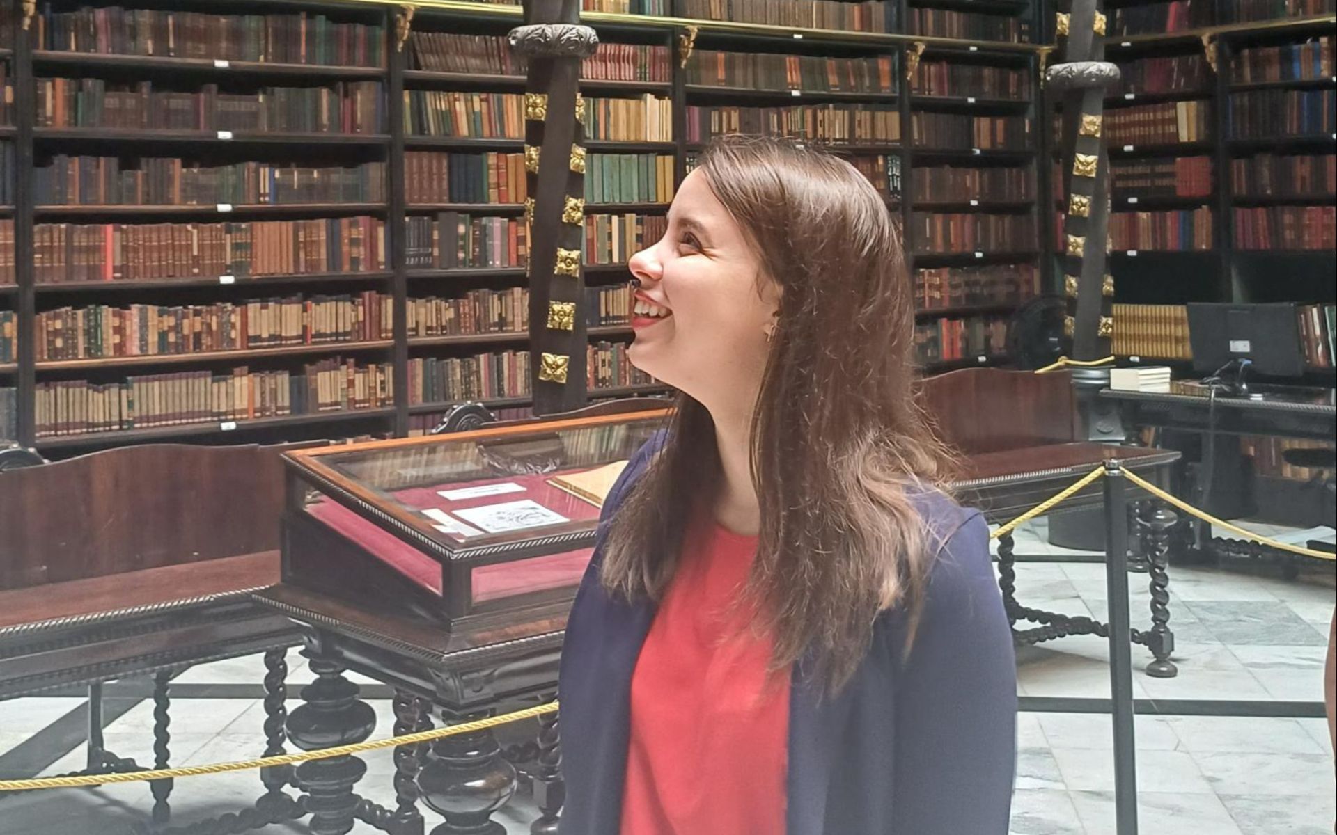 探索世界聞名的圖書館書庫，發掘珍貴的葡萄牙文學作品。