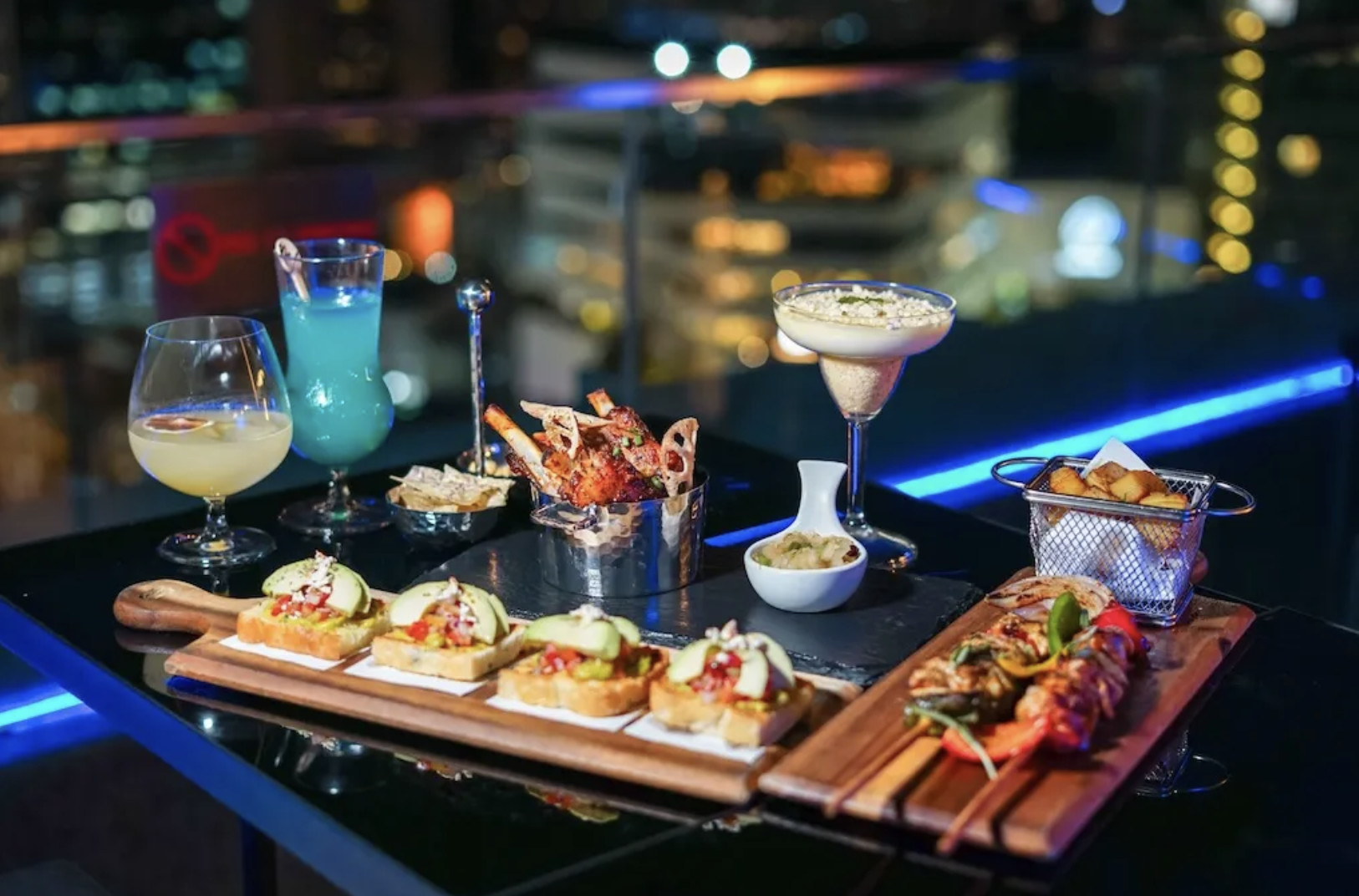The Vue Rooftop Bar в Mercure Bangkok Sukhumvit 24