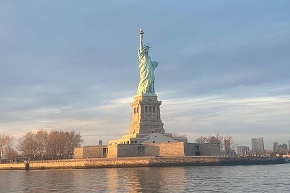 New York Statue of Liberty Cruise and St. Patrick's Cathedral Tour