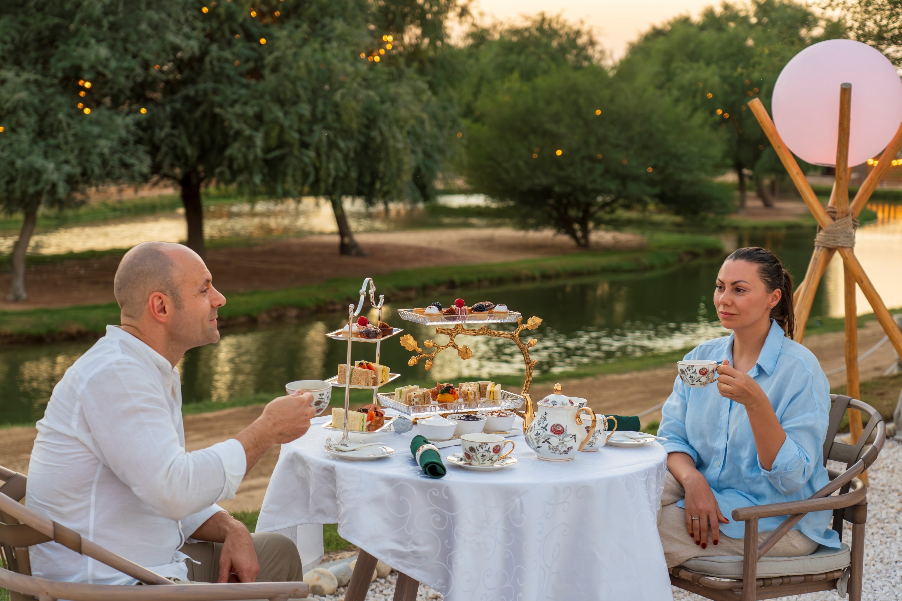 Дубай: Полуденный хай-ти в пустыне в оазисе Аль-Мармум