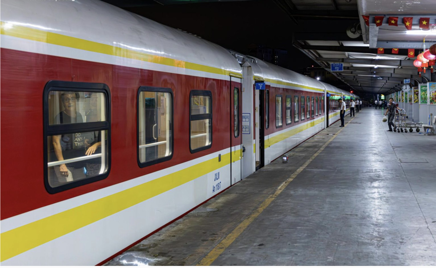 Hanoi - Dong Hoi high-quality train by Vietnam Railways and Vice versa