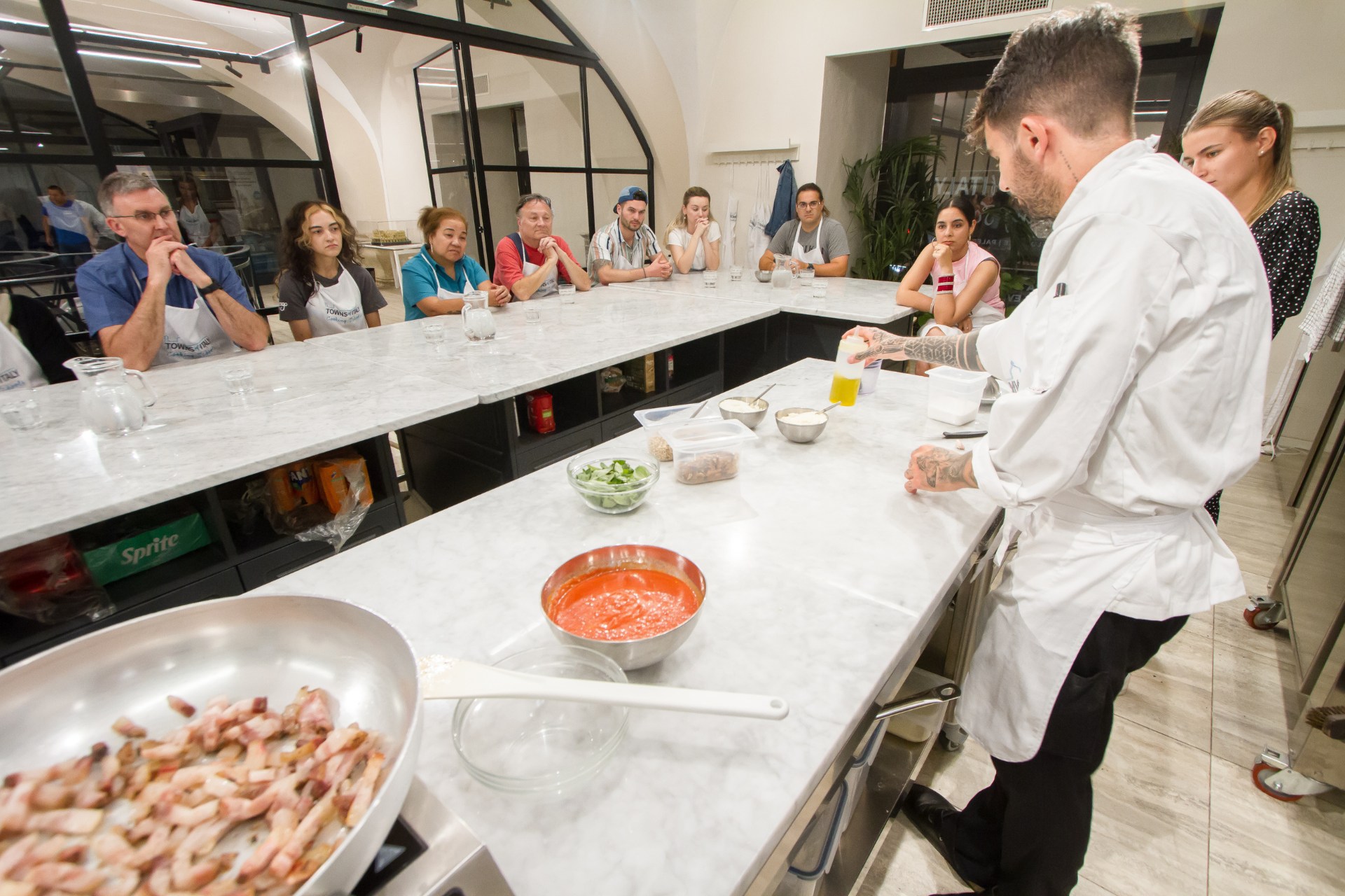 Pasta and gelato cooking class in Rome