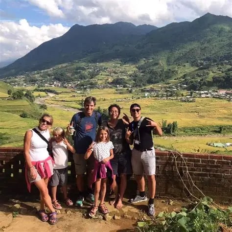 與您的登山團隊一同在沙壩山區捕捉難忘的精彩瞬間。