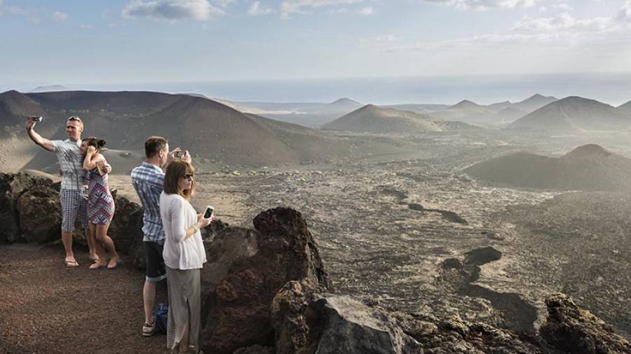 Timanfaya National Park and Jameos del Agua full-day tour 