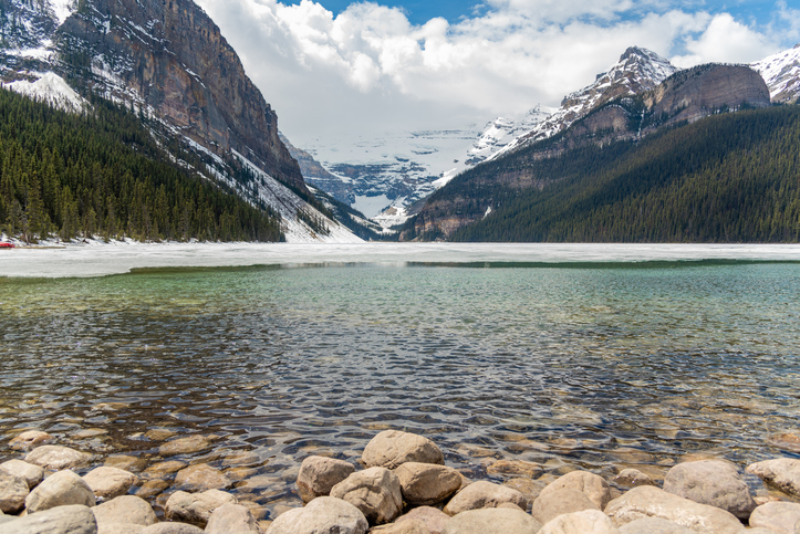 從坎莫爾和班夫出發的路易斯湖 (Lake Louise) 和約翰斯頓峽谷 (Johnston Canyon) 之旅