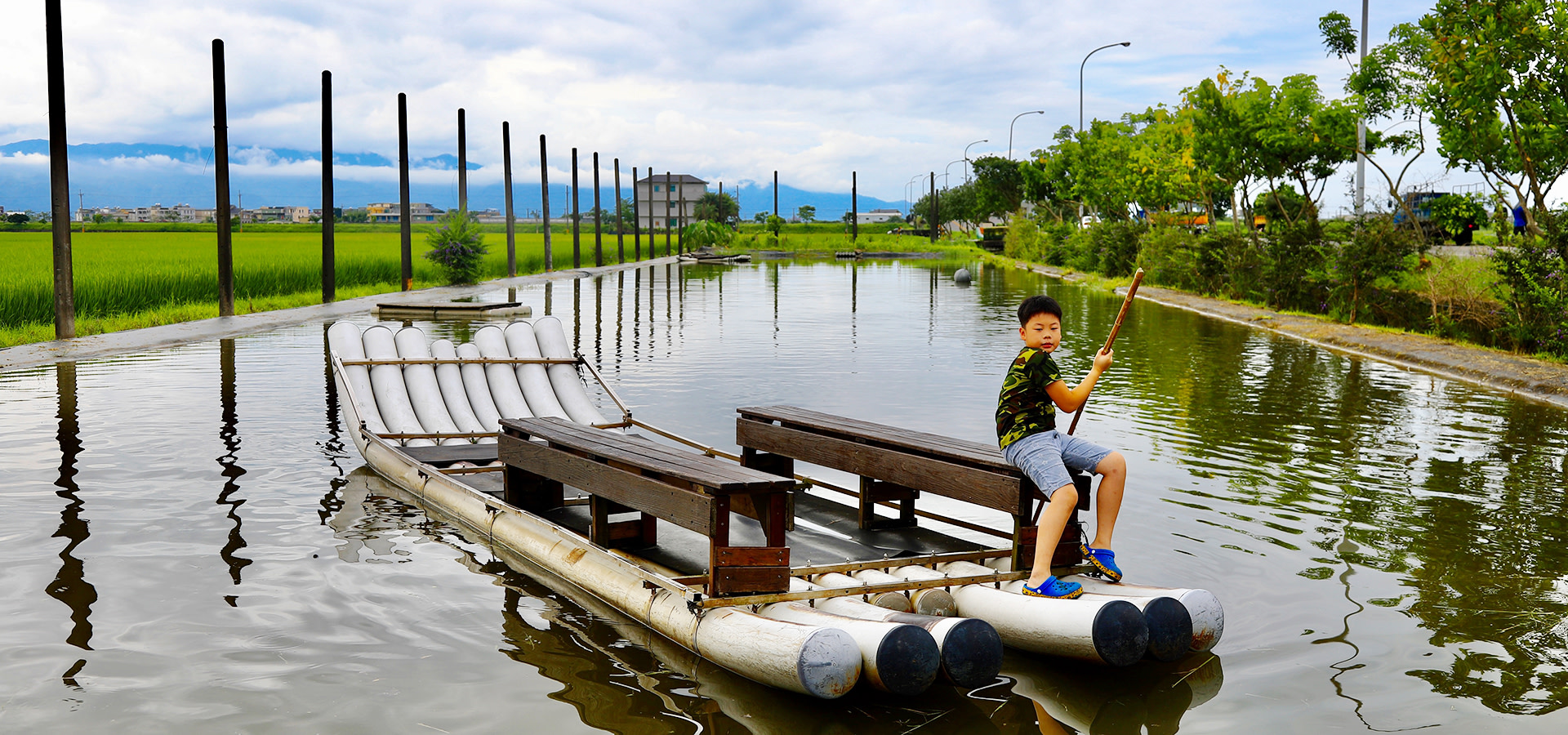 Yilan: Guan Laoye Leisure Farm - Fried Ice & Bamboo Raft and Rice Seedling Boat Experience