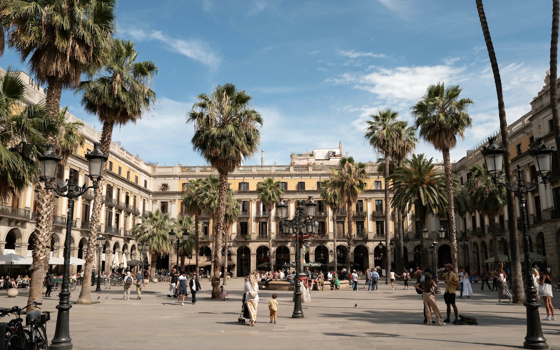 (Free eSIM) Barcelona: Old Town Walking Guided Tour