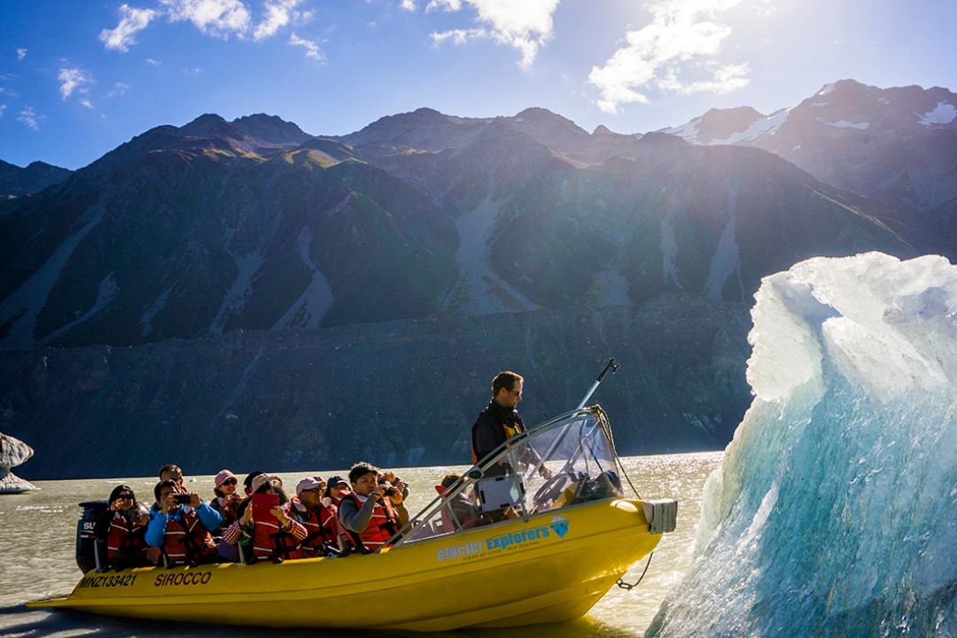 库克山塔斯曼冰川山谷徒步 & 冰湖游船