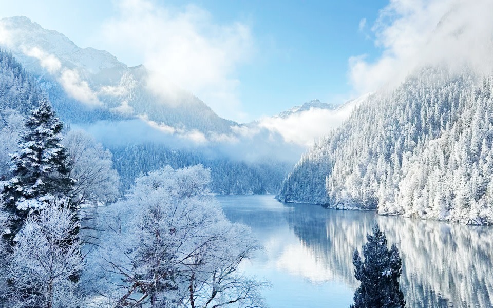 3-Day Tour of Jiuzhaigou and Huanglong in Sichuan by High-Speed Rail