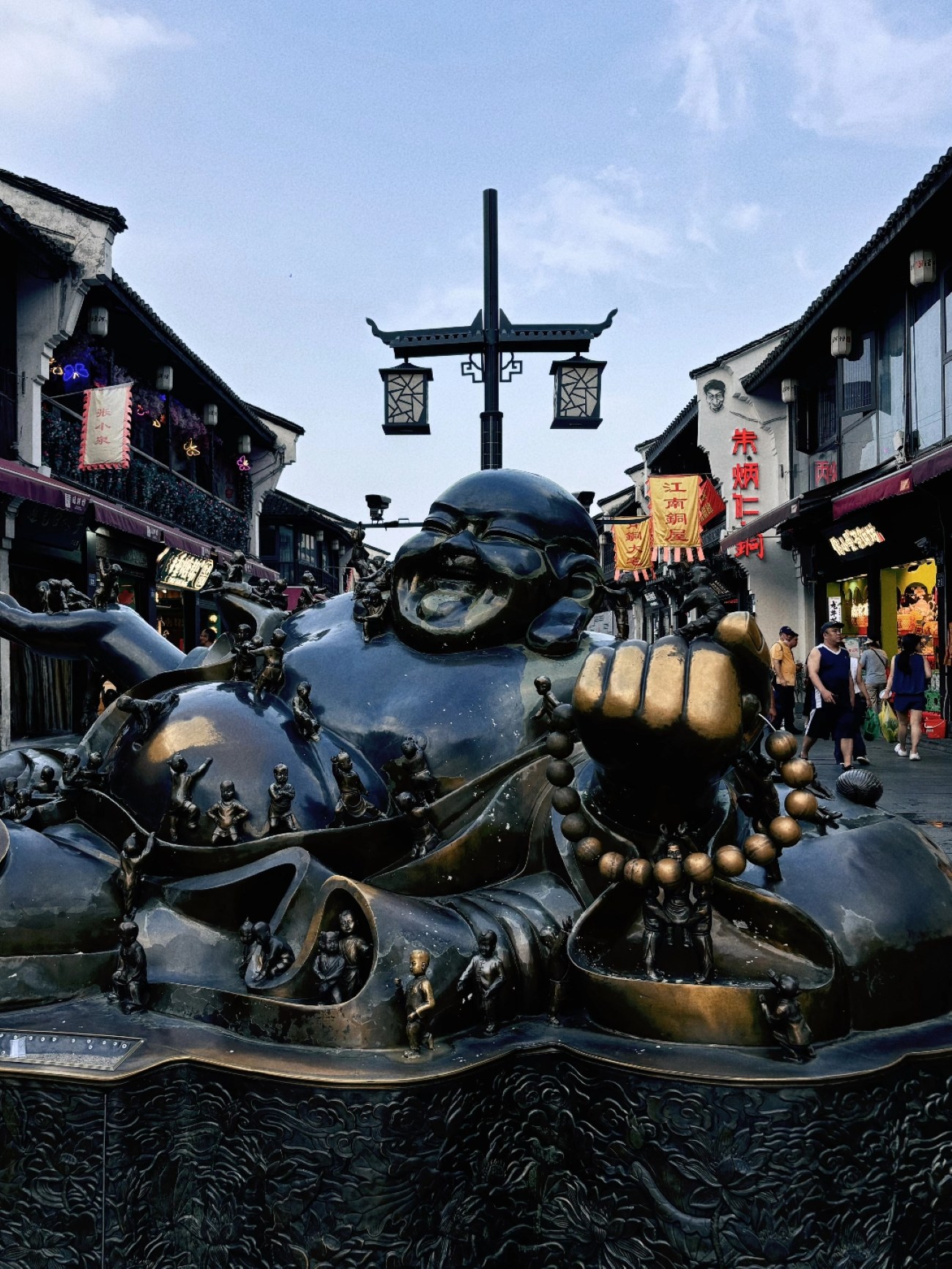 杭州3日漫遊(登靈隱寺飛來峰+賞西湖美景+觀雷鋒塔憶《白蛇傳》+逛清河坊南宋文化街+品乾隆御茶宴+江南風情+湖光山色+特色地方美食)