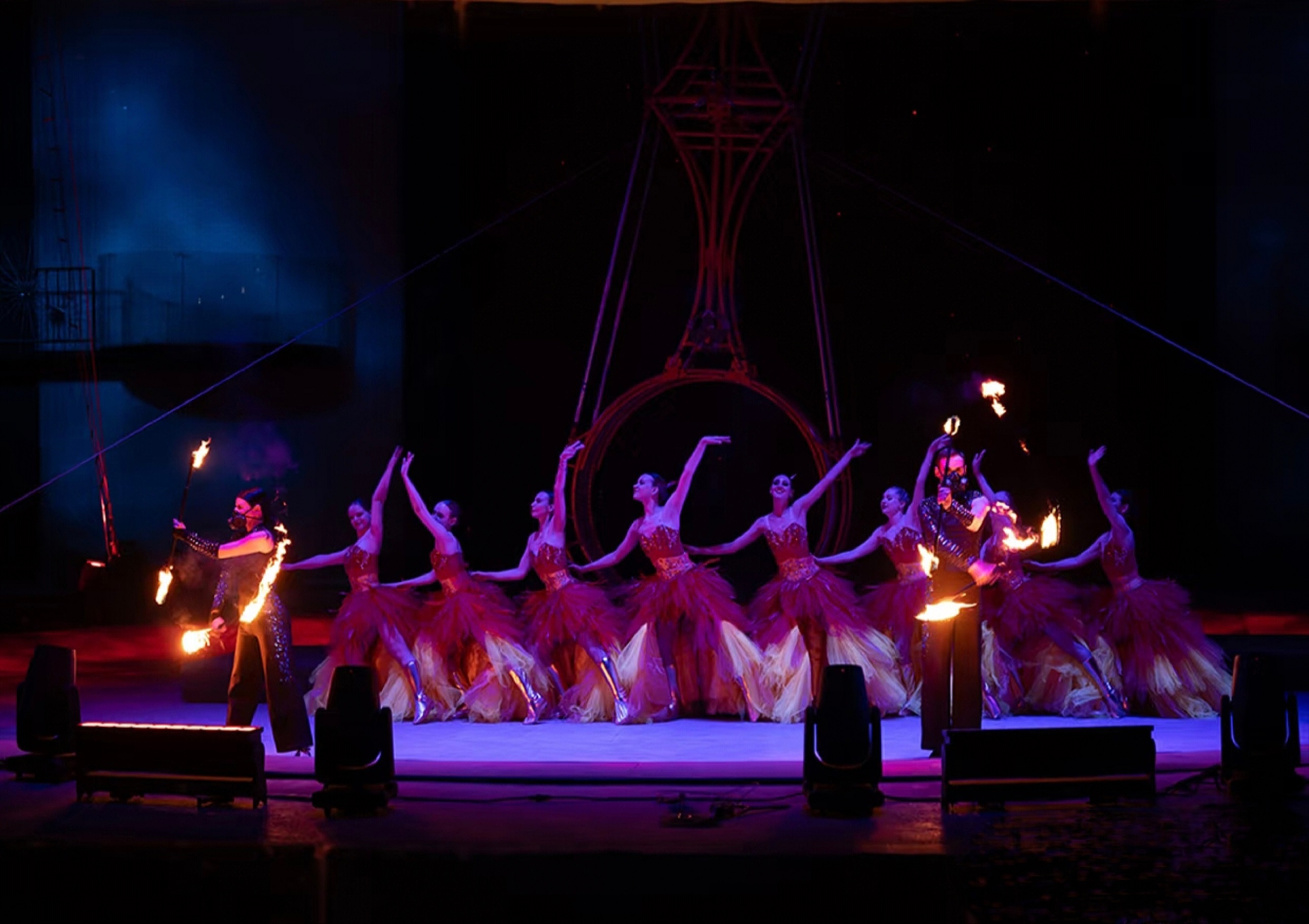 一場 “剛與柔” 的藝術對話正在舞臺上演