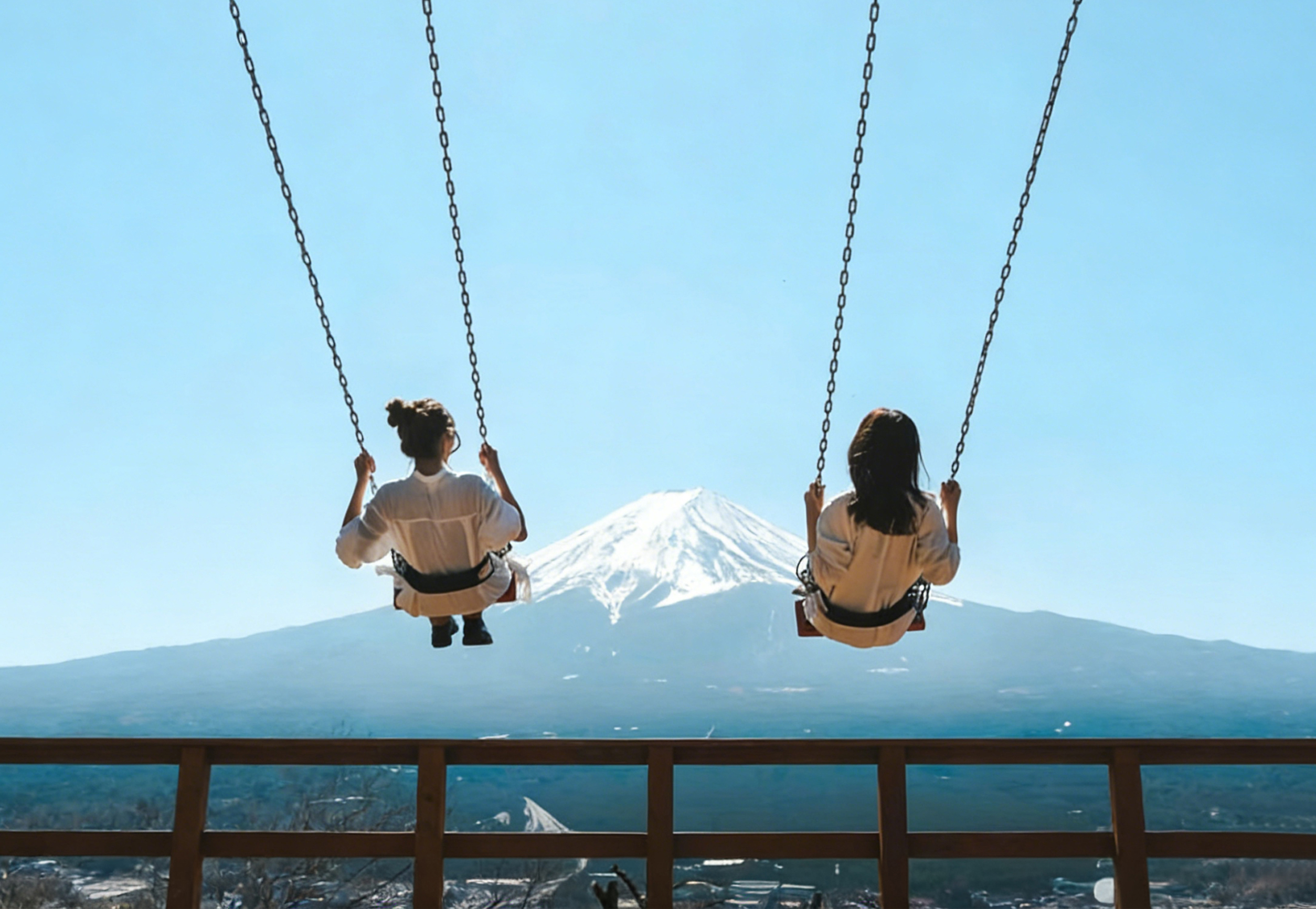 河口湖天上山公園｜打卡爆款，盪出瞬間，富士山與湖水同框，日系大片感十足；