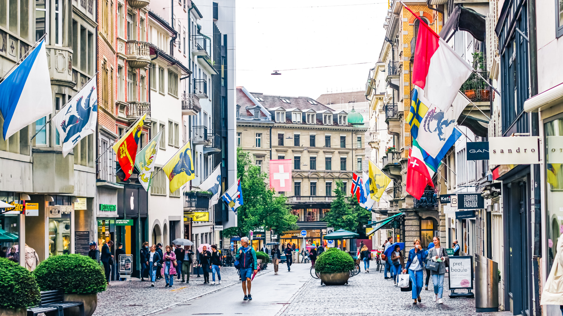 班霍夫大街 (Bahnhofstrasse):這條著名的購物街林立著奢華商店和瑞士品牌。這裡是盡情逛街和櫥窗購物的好去處。 班霍夫大街 (Bahnhofstrasse):這條著名的購物街林立著奢華商店和瑞士品牌。這裡是盡情逛街和櫥窗購物的好去處。