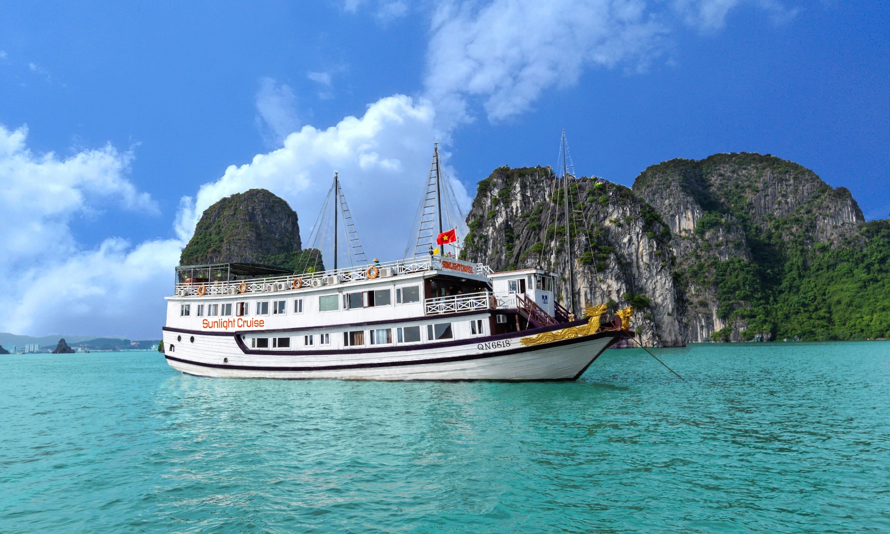 cruise ship along halong bay