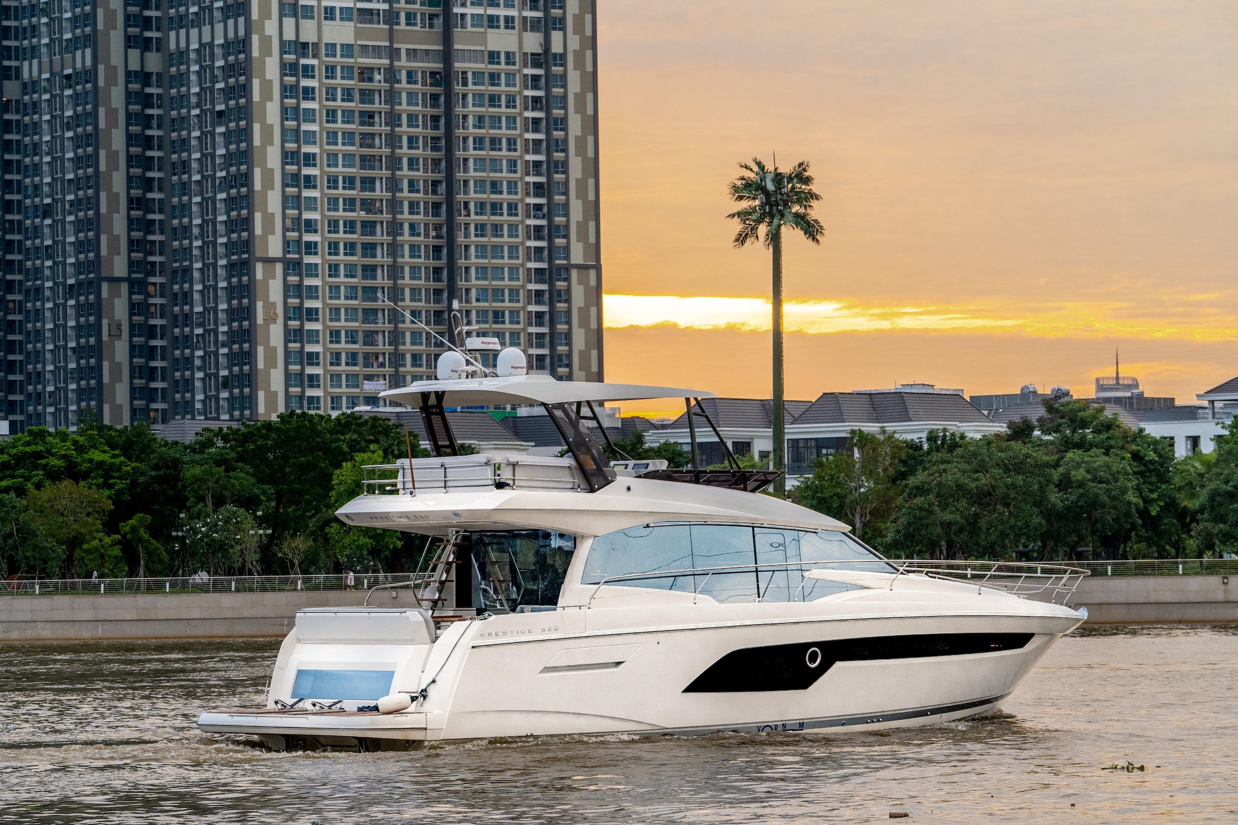 Saigon Sunset Tour By Luxury Yacht