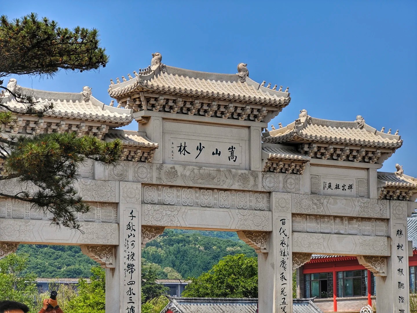 河南少林寺&龍門石窟一日遊（鄭州出發+禪宗祖庭少林寺+壯觀的石刻寶庫龍門石窟 + 金牌導遊帶團+無線耳麥講解+純玩不進店 ）